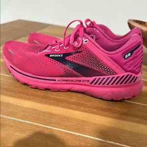 Brooks Pink Athletic Shoes with Mesh Upper and Sleek Design